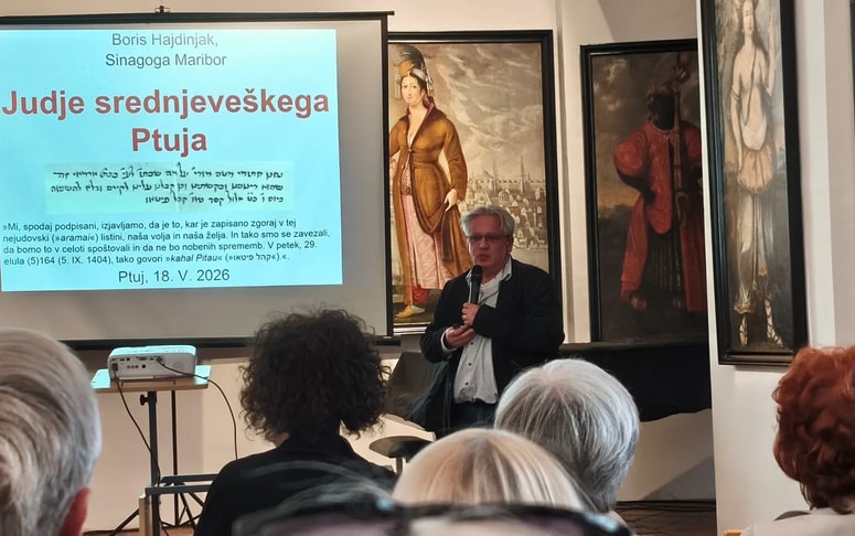 Predavanje Borisa Hajdinjaka na ptujskem gradu. 