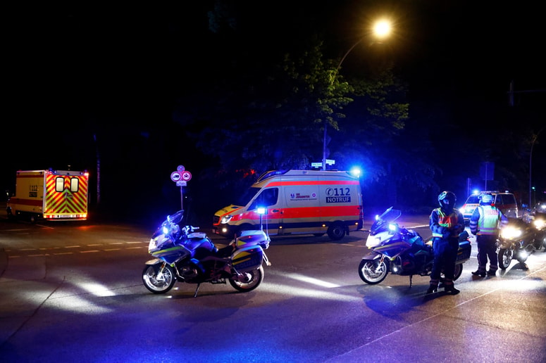 Reševalno vozilo, ki prevaža pacienta, okuženega z ebolo. 