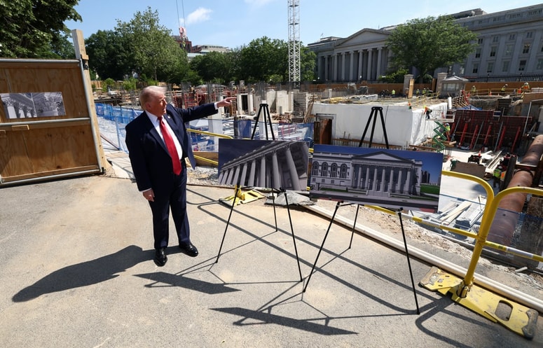 Trump je novinarjem na gradbišču pojasnil, da se bo podzemni del raztezal kar šest nadstropij globoko.