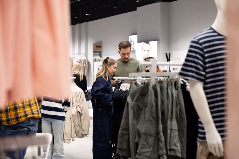 Kupci v regiji po besedah direktorja Bestsellerja vse bolj iščejo kakovostne in vsakodnevno uporabne modne kose.