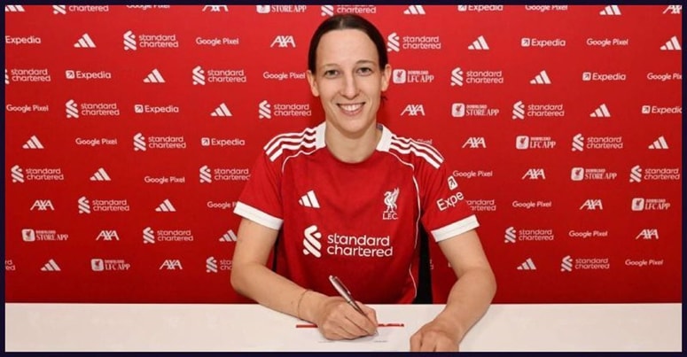 Sara Agrež bo poslej brcala ob reki Mersey. 