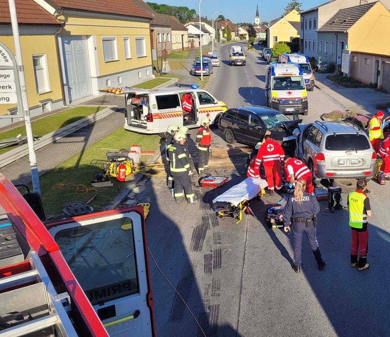Skupno so štiri osebe utrpele hude telesne poškodbe, dve pa sta jo odnesli z lažjimi poškodbami.