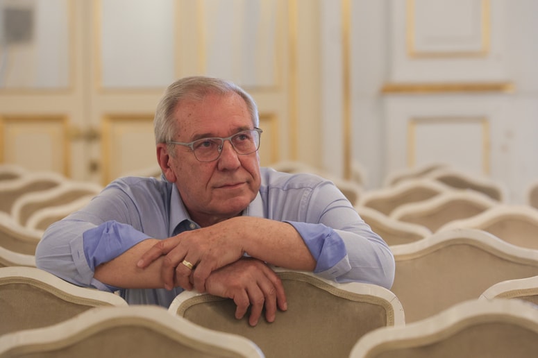 Aleš Valič: "Svojo osebnost moraš spremeniti v taki meri, da lahko začneš razvijati igralca v sebi. In to je strahovit napor, to je nasilje nad samim sabo." 