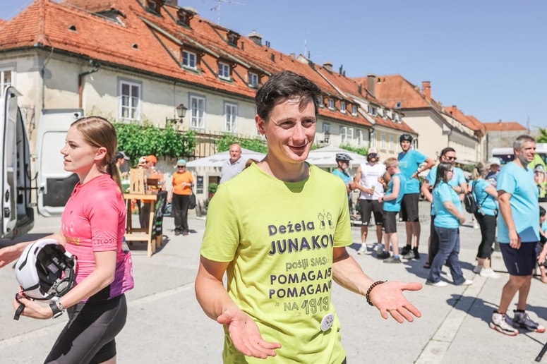 Cene Prevc se je v akciji Dežela junakov v petek ustavil tudi v Mariboru, dva dni kasneje pa je premagal planiški izziv.