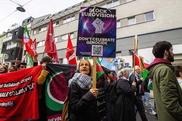 Glavna fotografija članka:(POGLED) Kolumna Mojce Pajnik: Bojkot seveda ni brez tveganj. Toda alternativa ni nevtralnost