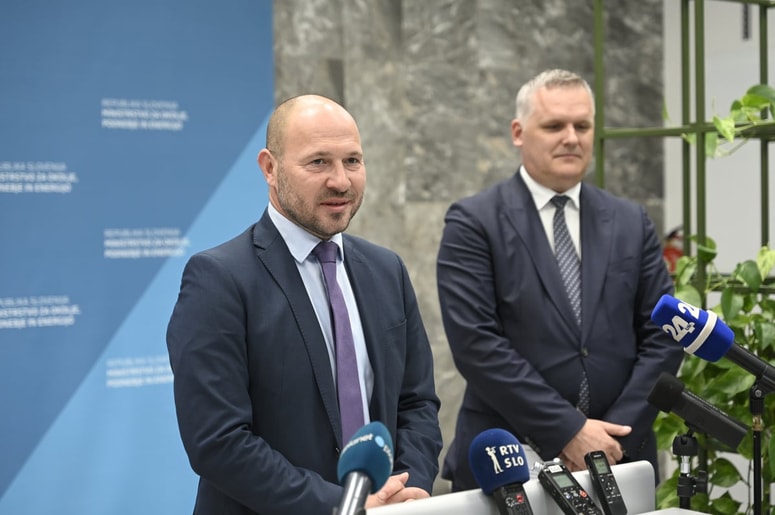 Glavna fotografija članka:Vrtovec in Kumer ob primopredaji za čim manj energetskih kriz