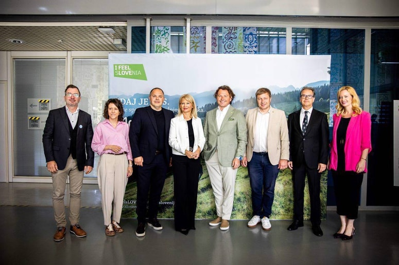 S srečanja z novinarji: Klemen Langus (Turizem Bohinj), Branka Gradišar (Turizem Ljubljana), Jure Struc (Zavod za turizem Maribor), Maja Pak Olaj (STO), Dominik S. Černjak (Turistična zveza Slovenije), Blaž Cvar (Obrtno-podjetniška zbornica Slovenije) Fedja Pobegajlo (Turistično gostinska zbornica Slovenije) in Ana Savšek (STO) 
