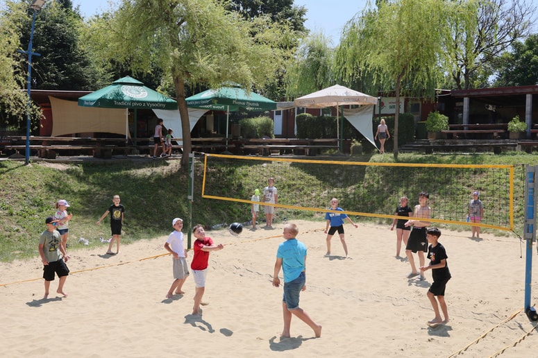 Na igrišču Športnega centra Fontana bosta tenis in odbojka na mivki. 