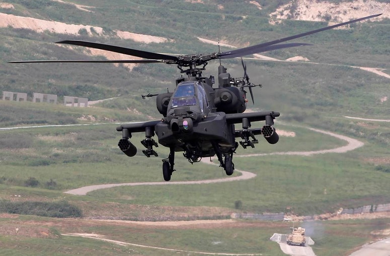 Helikopter AH-64