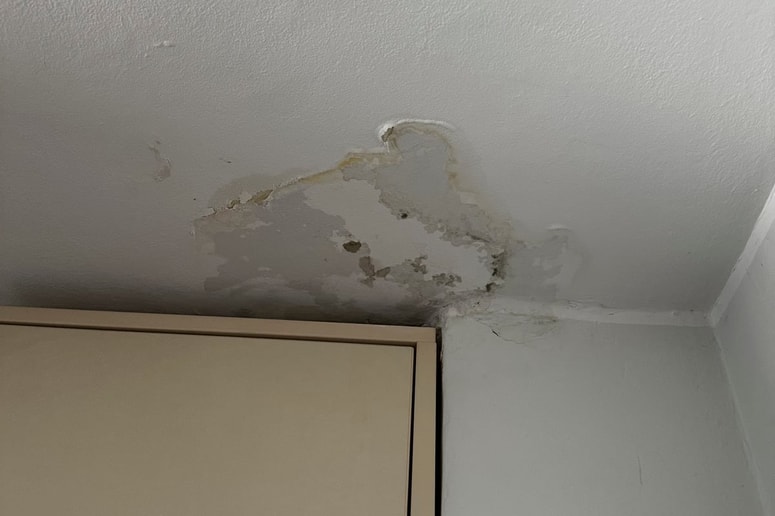 Ker se stanovanjski fond stara, se povečuje tudi število težav, povezanih z dotrajanostjo vodovodnih in drugih napeljav.