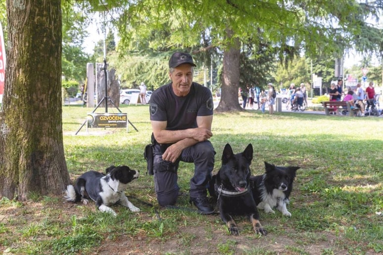 Glavna fotografija članka:(FOTO) Janez Tonejc prvi policist v vlogi častnega gosta Festivala za ljubitelje živali