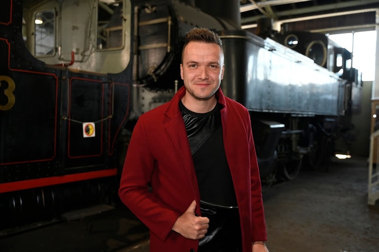 Luka Basi je blestel na ližnjanskem festivalu in se udobno nastanil v eni najlepših vil daleč naokoli. 