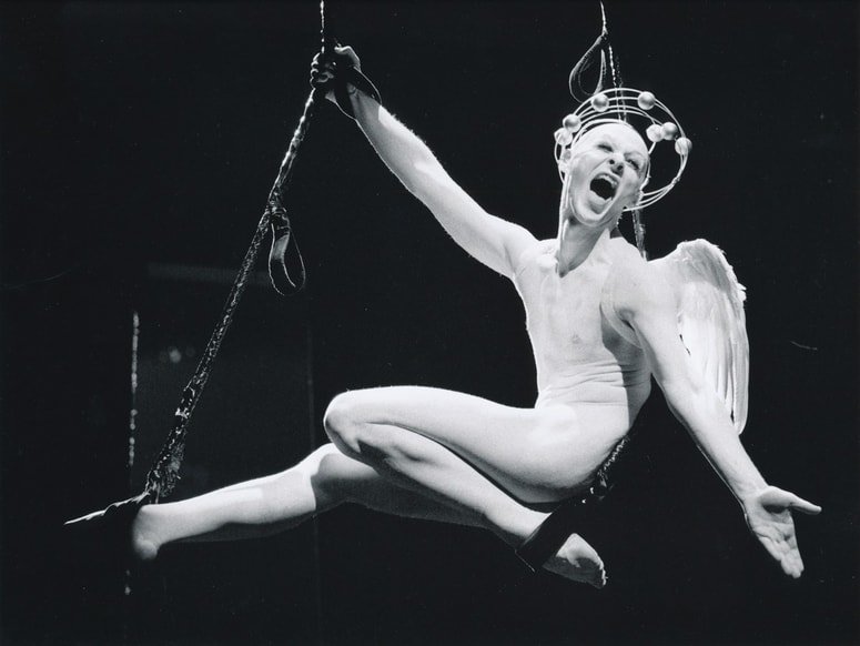 Dante Alighieri, Nenad Prokić, La Divina Commedia, Inferno (1993), režija: Tomaž Pandur, na fotografiji: Livio Badurina, srebrobromidna fotografija 