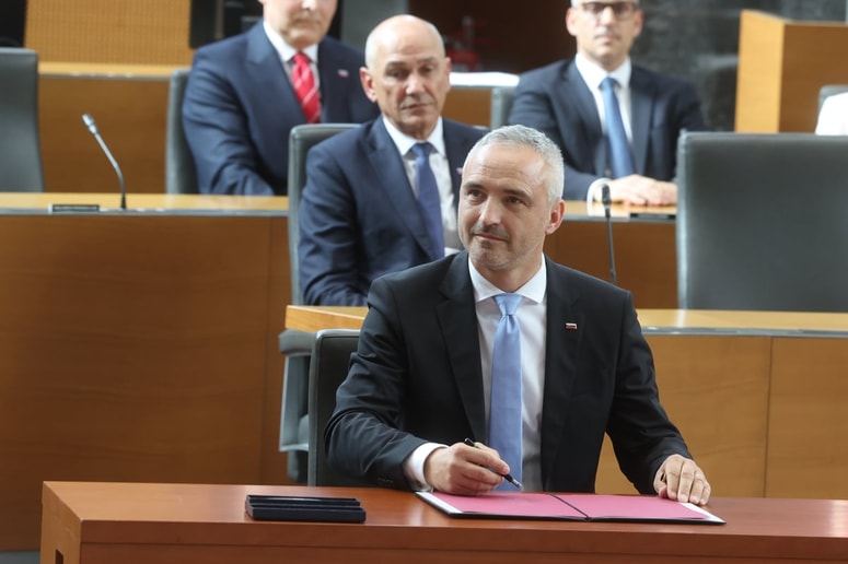 Glavna fotografija članka:Cigler Kralj o pritožbah in zlorabljenih imenih: Ministrstvo z vladne spletne strani umaknilo nove prehranske smernice