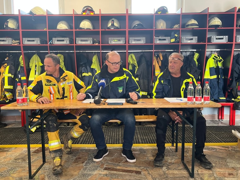 Poveljnik PGD Žetale Dejan Bele, župan Matjaž Kopše in poveljnik civilne zaščite Jože Vogrinc. 