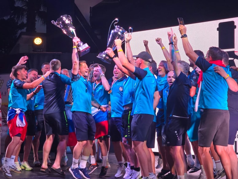 Petič so Slovenci v zrak dvignili pokal za najboljše vinarje v nogometu na stari celini.