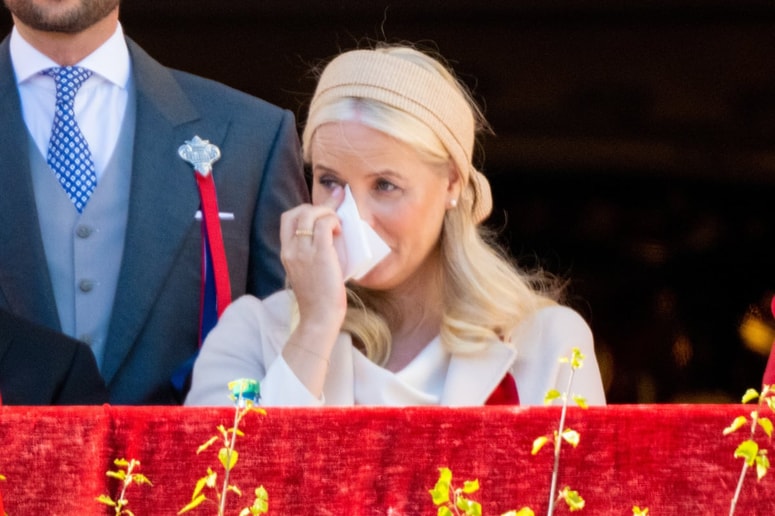 Zdravstveno stanje princese Mette-Marit naj bi se močno slabšalo, norveški mediji poročajo, da jo čaka zelo zahteven in tvegan operativni poseg. 