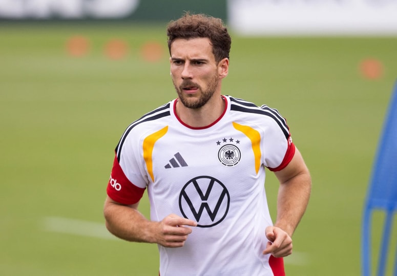 Leon Goretzka je prejšnji mesec z Bayernom proslavil svoj sedmi naslov nemškega prvaka, trenutno pa si kot prost igralec išče nov klub.