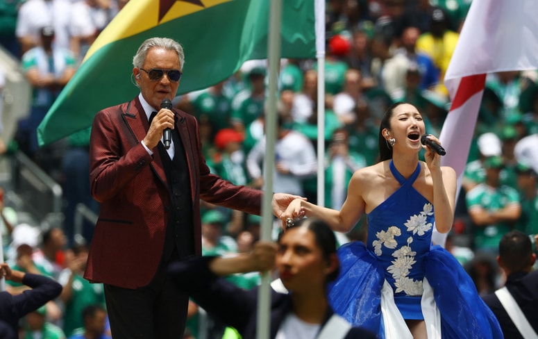 Andrea Bocelli in Ejae