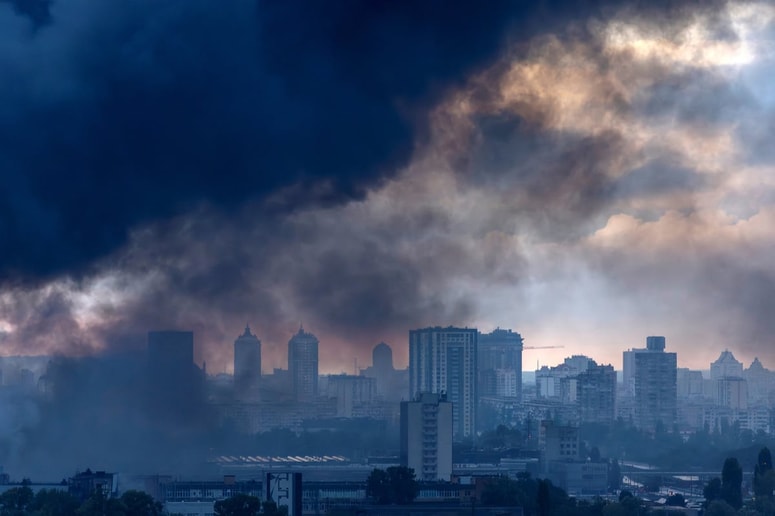 Glavna fotografija članka:(FOTO) V ruskih napadih na Ukrajino devet mrtvih, poškodovana zgodovinska katedrala v Kijevu