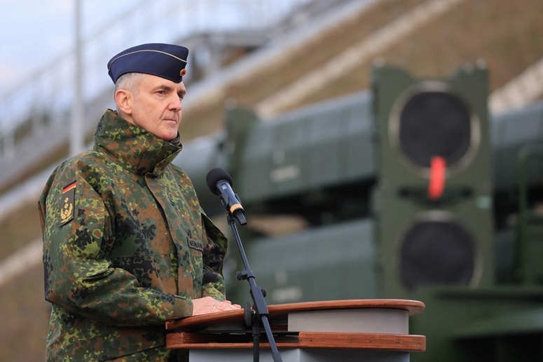 Poveljnik nemških zračnih sil Holger Neumann poudarja, da vojska lahko ukrepa že nocoj, če nekdo prijavi krizno situacijo.