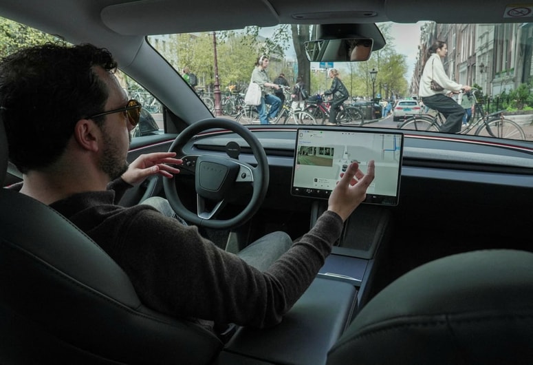 Izvršni direktor Elon Musk in drugi vodilni predstavniki podjetja v zadnjem letu vse pogosteje navajajo statistične podatke, ki naj bi dokazovali, da je njihov sistem za pomoč voznikom do desetkrat varnejši od človeških voznikov.