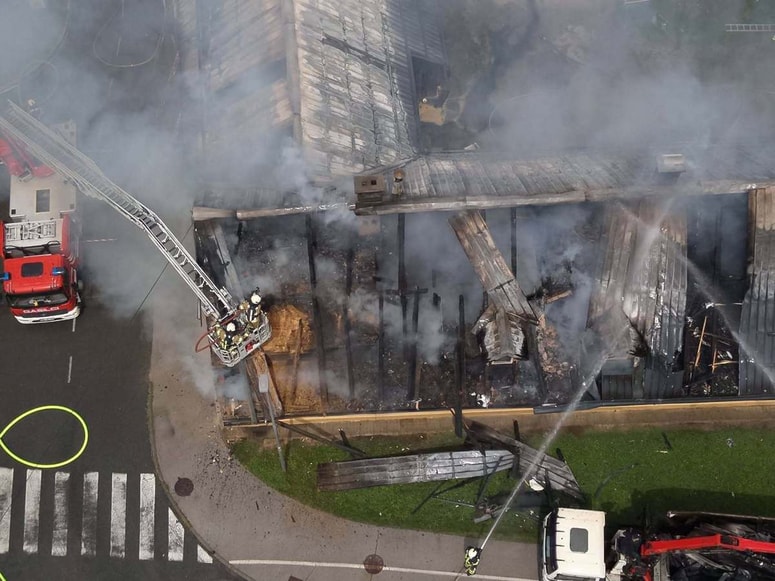 Glavna fotografija članka:(FOTO in VIDEO) Požar na Ptuju je pogašen, za stanovalce treh stanovanj iščejo začasno zatočišče