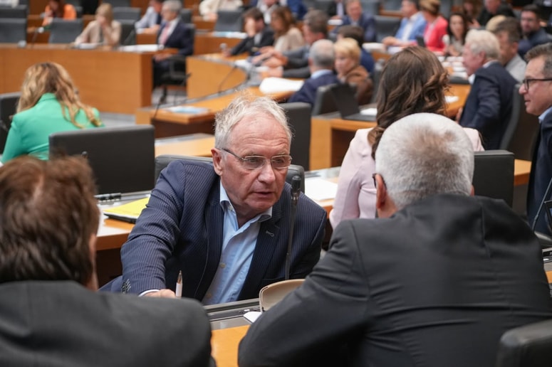 Ponedeljkova izredna seja DZ je bila že 13. v tem mandatu. 