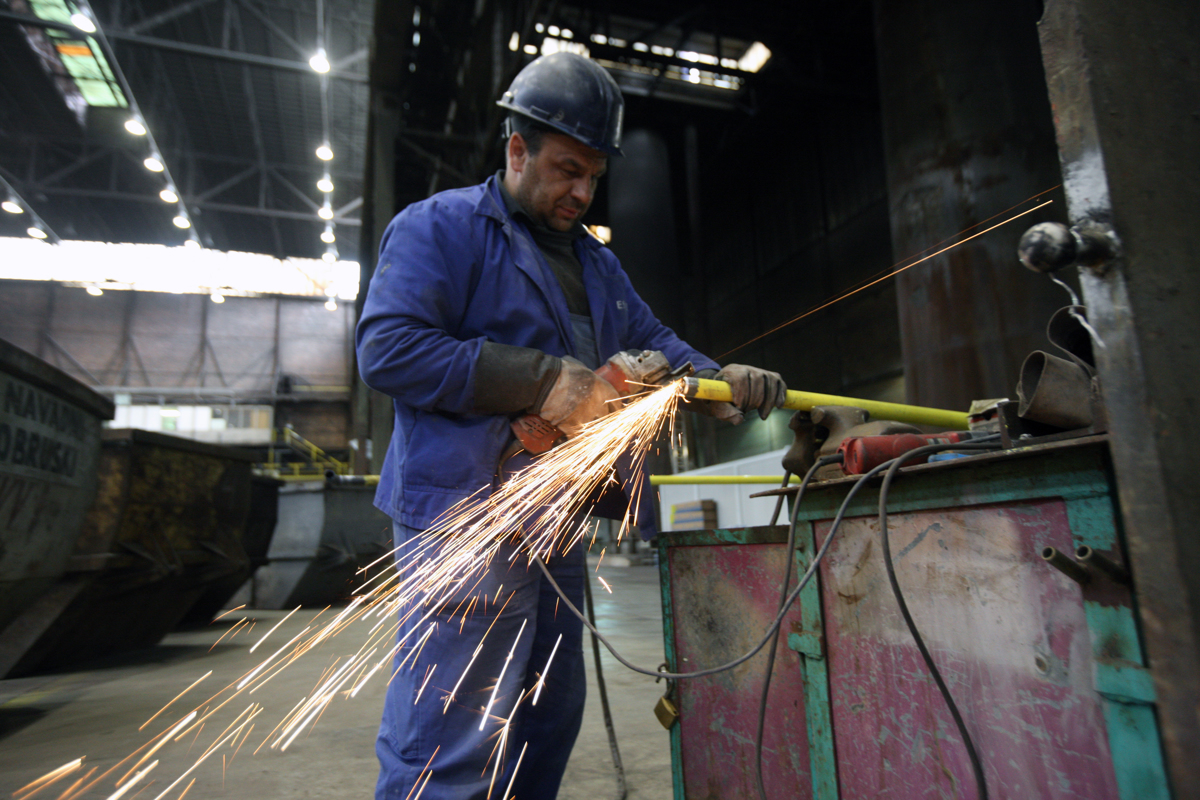 Službe so, problem je izobrazba
