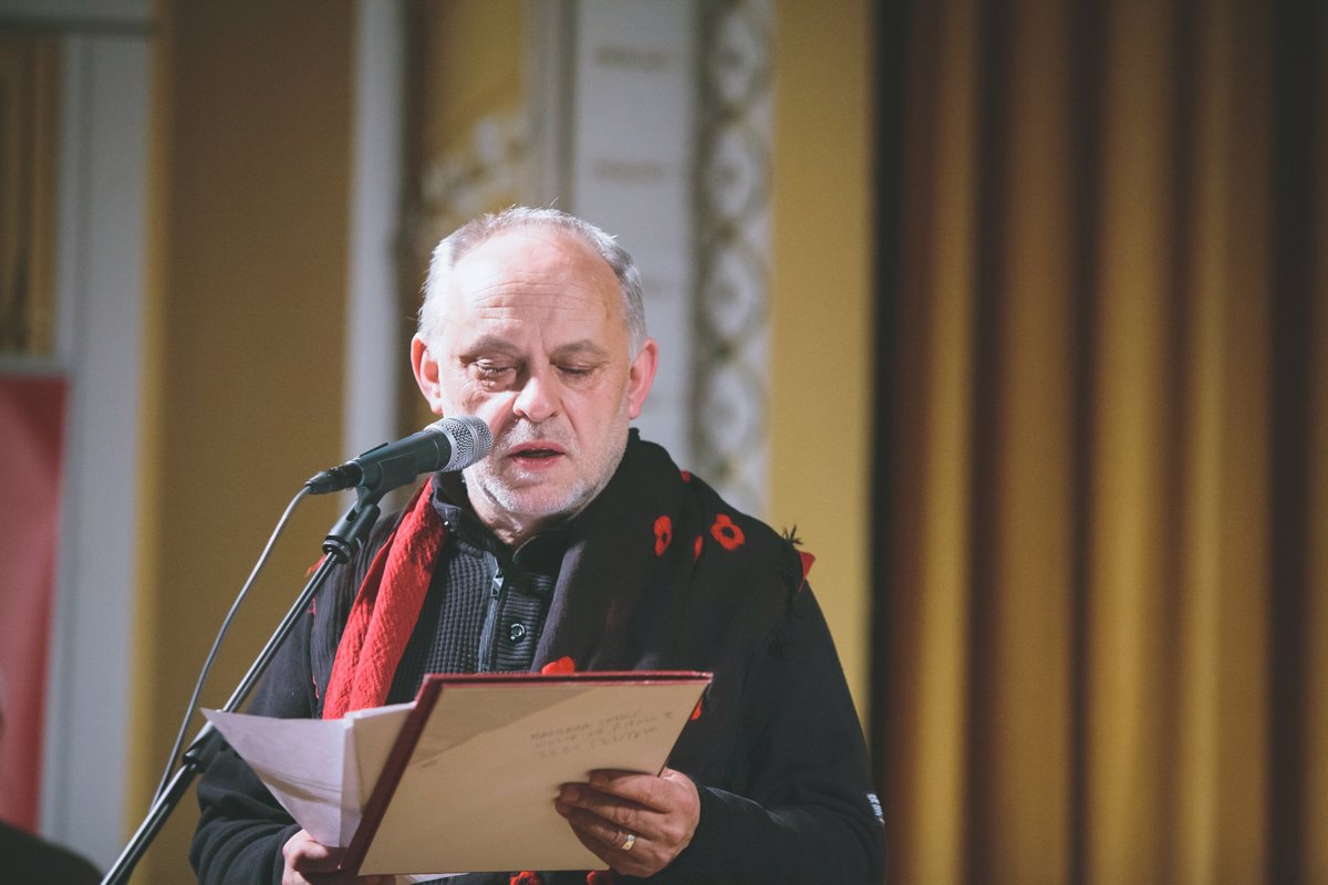 Lainščkova nova zbirka pesmi NE