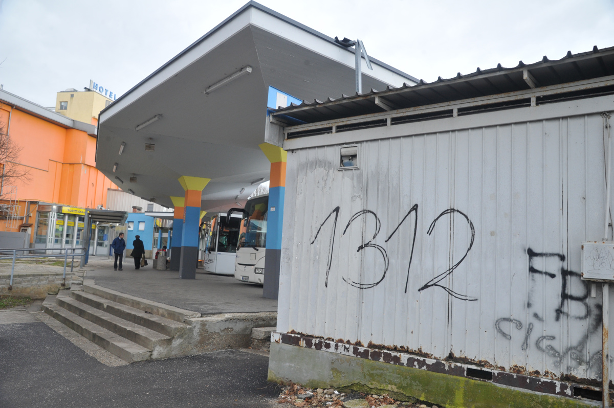 Neuradno: Za pretep na postaji bodo ovadili dve osebi