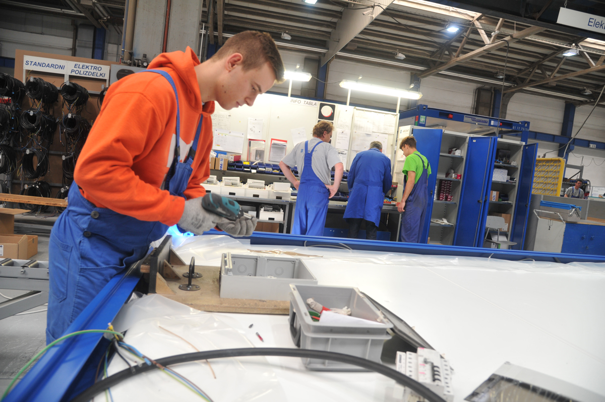 V ponedeljek bodo marsikatera vrata zaprta