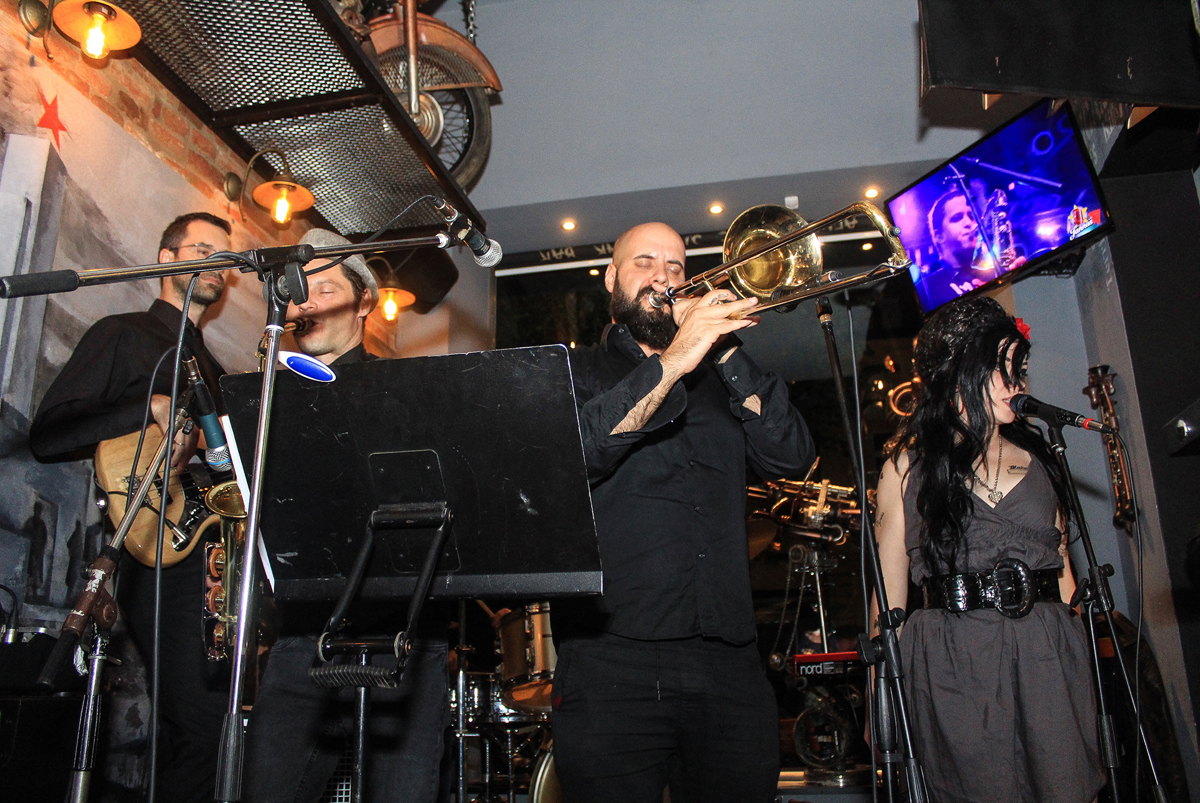 (FOTO) Glasba Amy Winehouse odmevala v Bunkerju