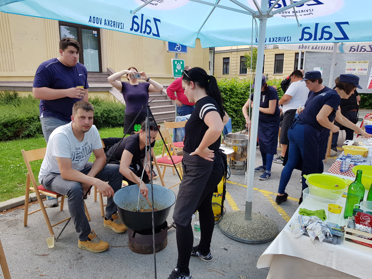 Avtoličarji skuhali najboljši bograč