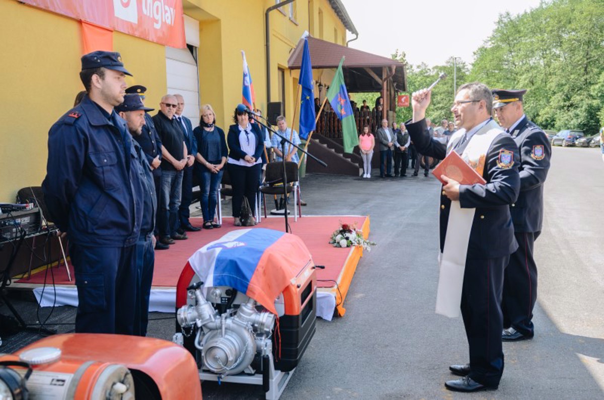 PGD Čepinci prevzeli motorno brizgalno in se udeležili Florjanove maše