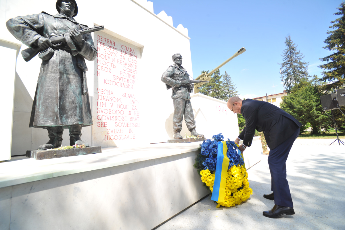 Trg zmage: Poklon padlim, tudi na naših tleh, v 2. svetovni vojni