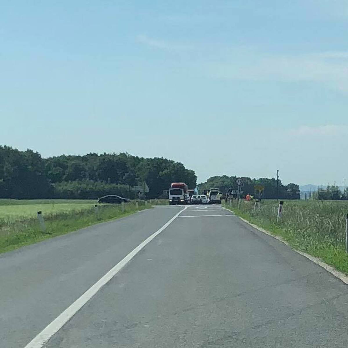 Traktor izsilil prednost tovornjaku