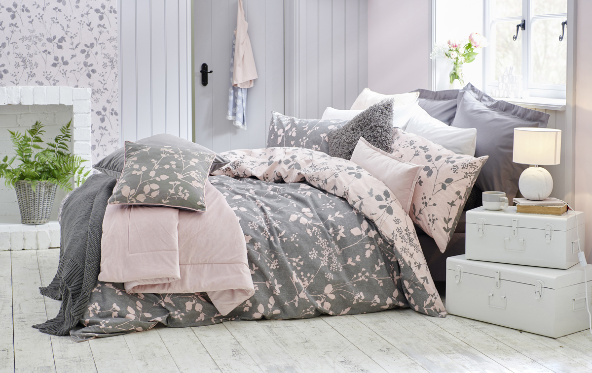 (FOTO) Vse prej kot dolgčas ob postelji