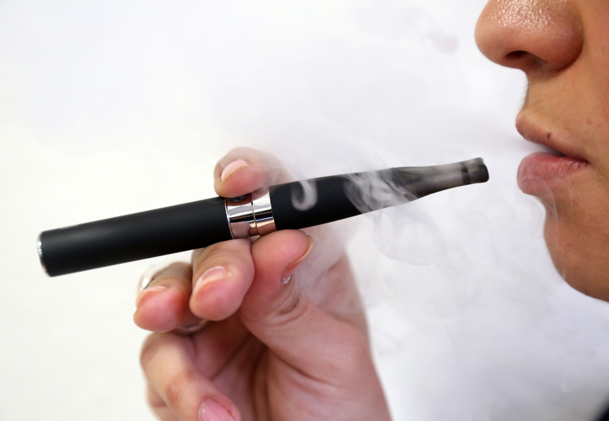 Tudi za elektronsko cigareto potrebno plačati dajatev za onesnaževanje okolja