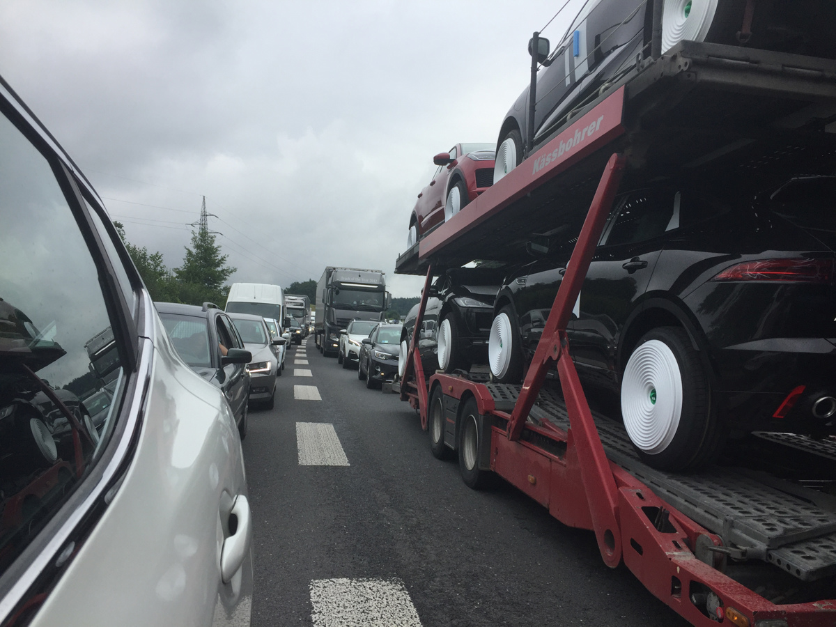 (FOTO in VIDEO) Avtocesta proti Ljubljani še vedno zaprta