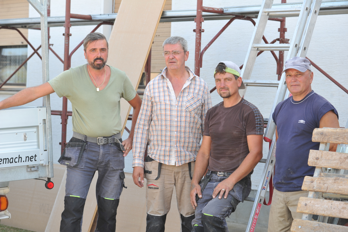 Krovci: »Danes bi bili vsi raje pod streho v senci«