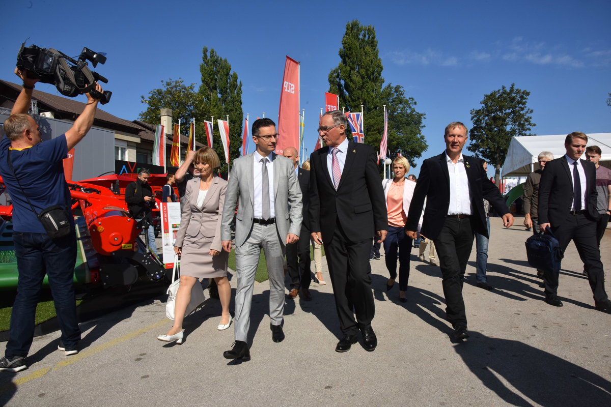 Pasti pred novo vlado: Šarčevo minsko polje