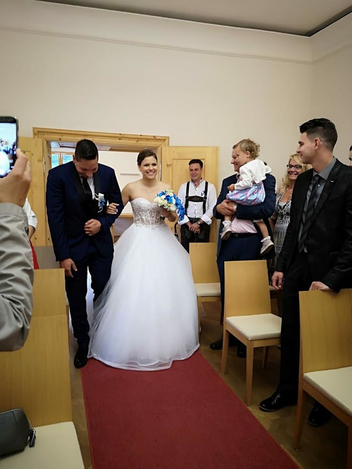 Rekla je DA: Za vedno ju je združila brca pod mizo