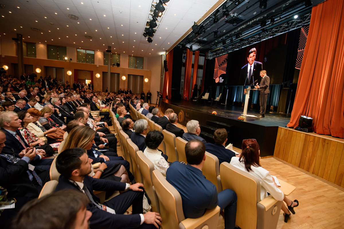 Arbitraža zamegljuje pogled na dinamičen svet