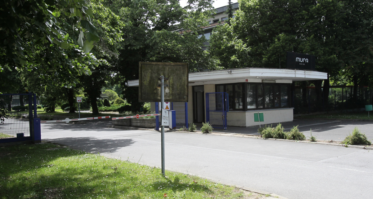 Upravna zgradba Mure prodana. Kdo je kupec, še ni znano.