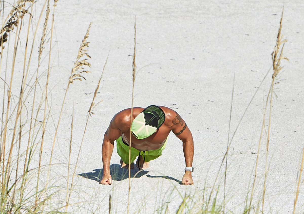 (FOTO) Vroči zvezdnik 90-ih še vedno trd kot kamen