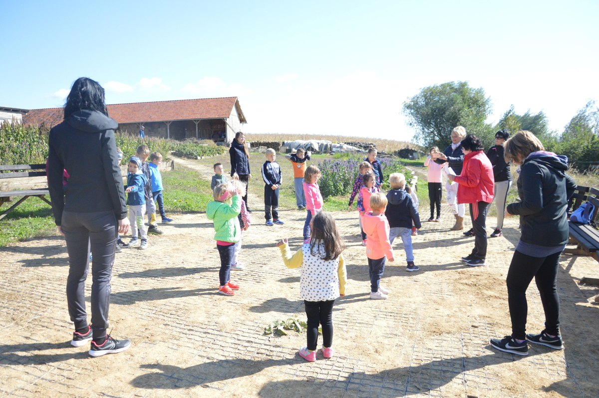 Čutna pot, knajpanje in joga za otroke