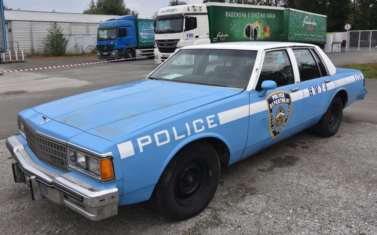 Ko zabrni in zadiši po nafti in bencinu