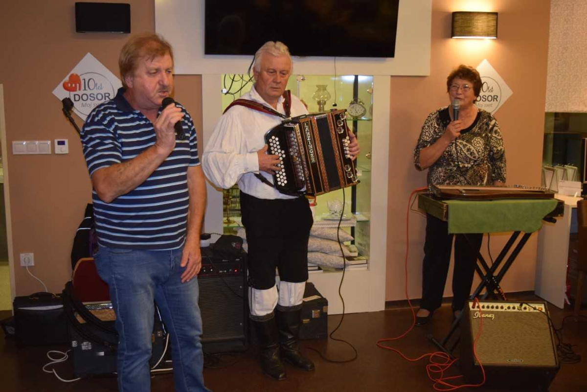 Mimo je sedem let seniorskih večerov