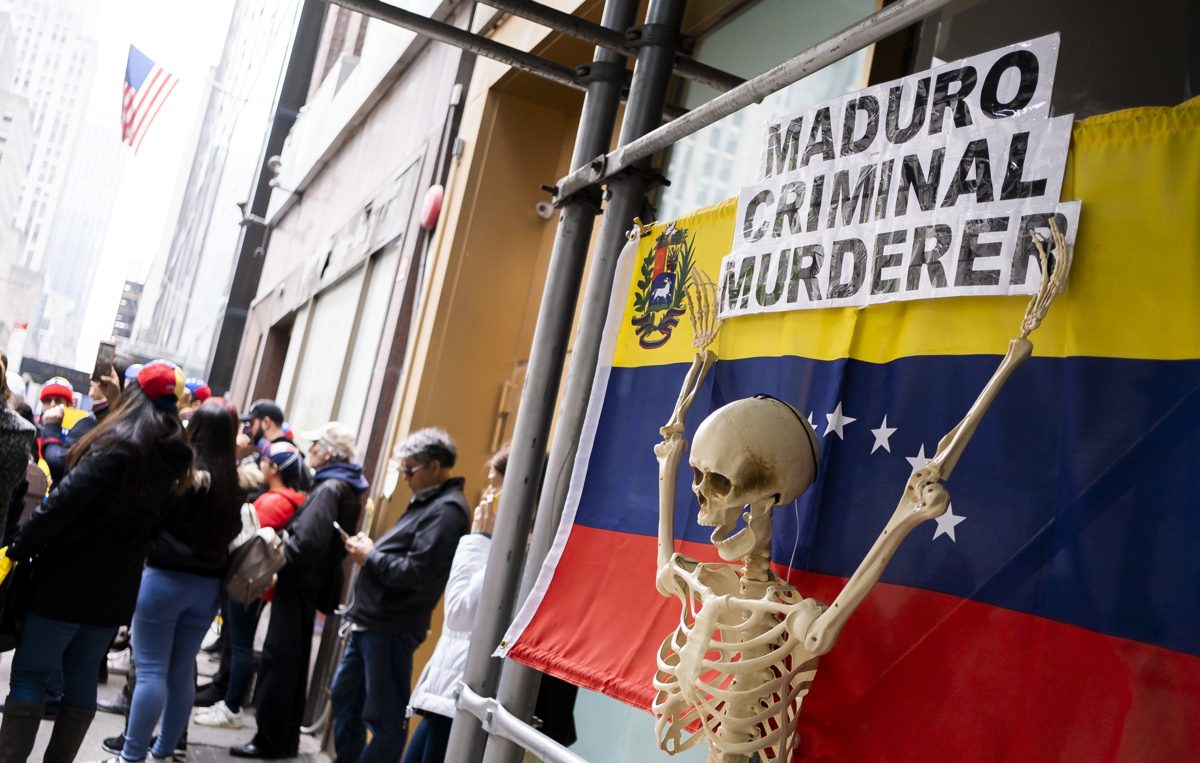 (FOTO) V poskusu puča v Venezueli nad 100 poškodovanih. Guaido poziva k nadaljevanju upora, Maduro: Velik šov je propadel